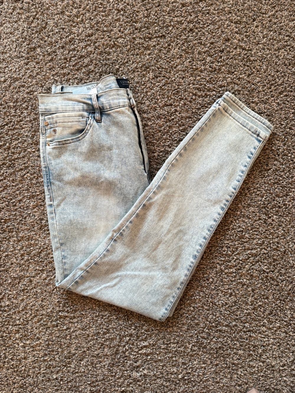 NWT Light Wash High-Rise Women’s Jeans Size 16/33